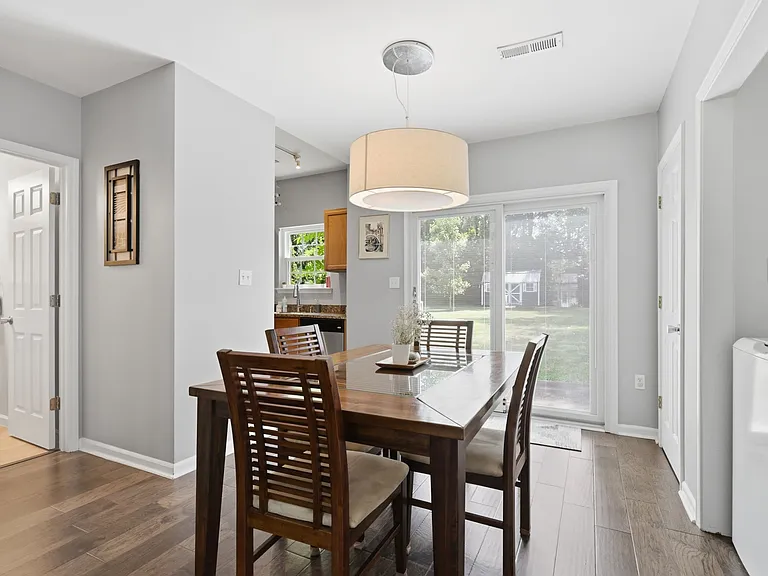 1706 Dallas Ave — Photo 11