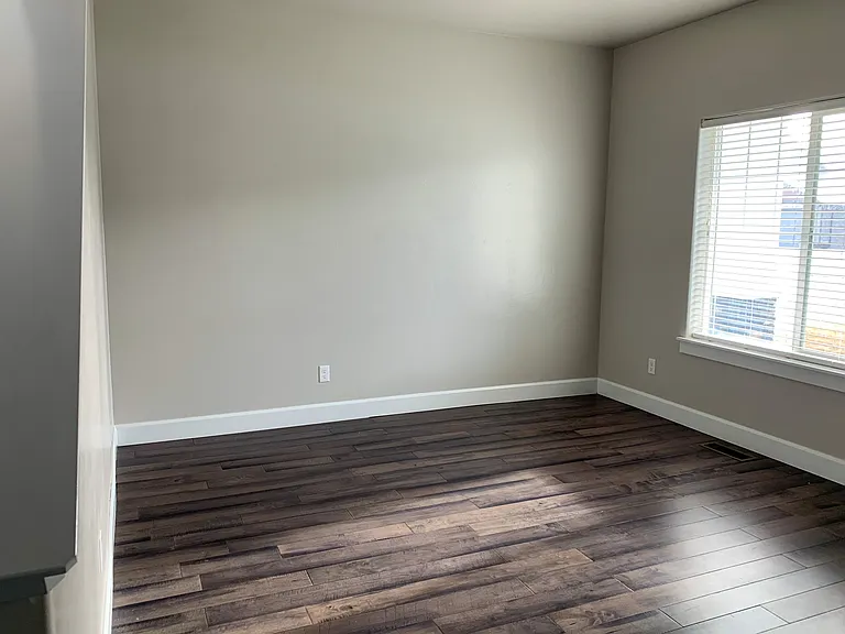 764 E Ionia Dr — Photo 5