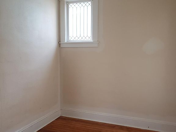 2nd image of 817 W 39th St