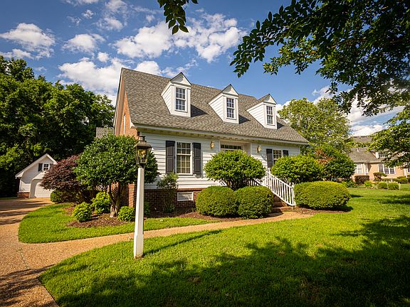 3rd image of 103 Tucker Ct