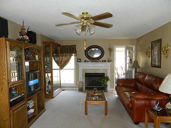3rd image of 11 Valley Breeze Dr