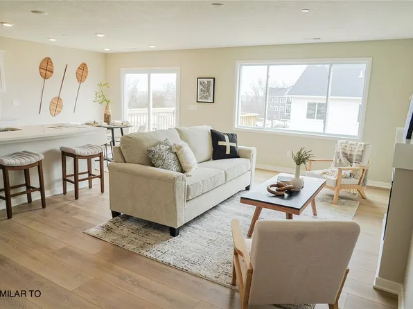 5964 NW 91st Ct, Johnston, IA 50131