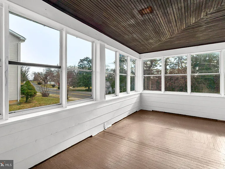 8904 Church Ln — Photo 14