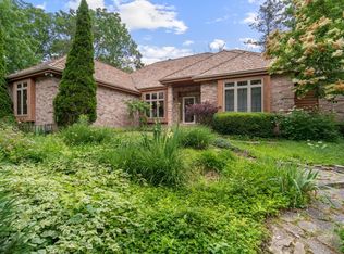 N82W16168 Valley View Dr, Menomonee Falls, WI 53051