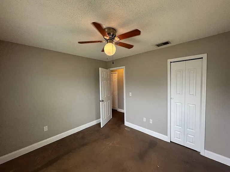 1199 Lawrence Ave — Photo 15
