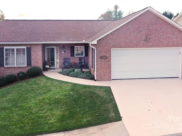 1284 Wexford Village Cir NE, Lenoir, NC 28645