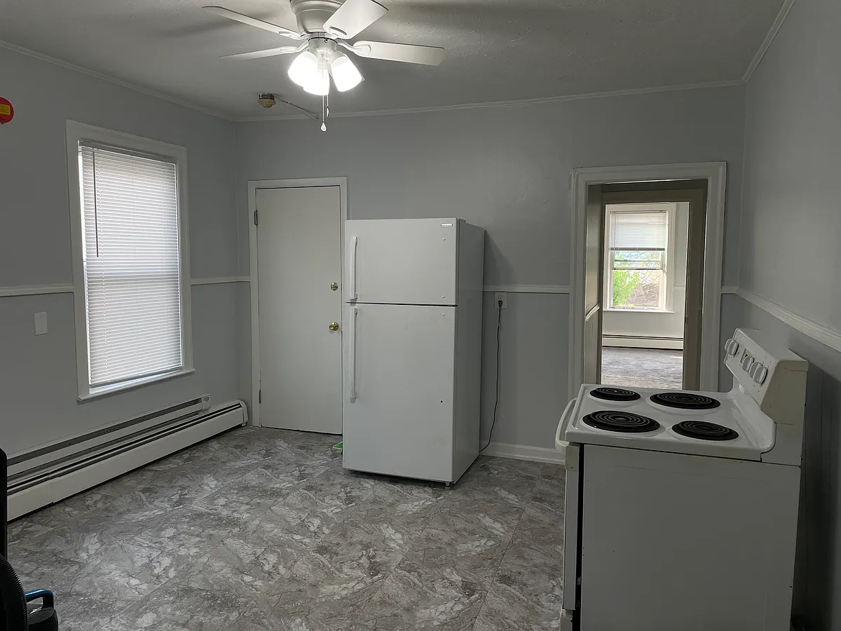 Building Photo - 60 Forest Ave #2