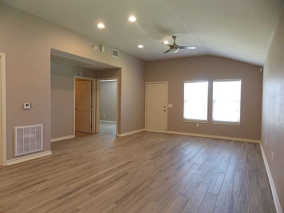 3rd image of 4938 Waco Ave