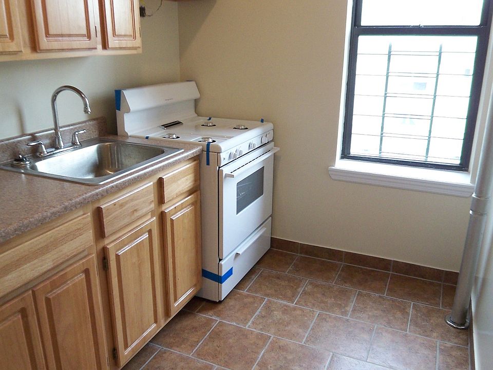 2nd image of 150 W Burnside Ave APT 1C