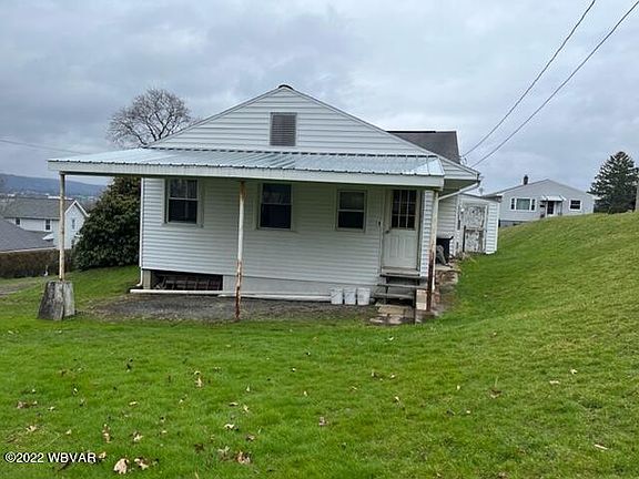 3rd image of 230 Forrest St S