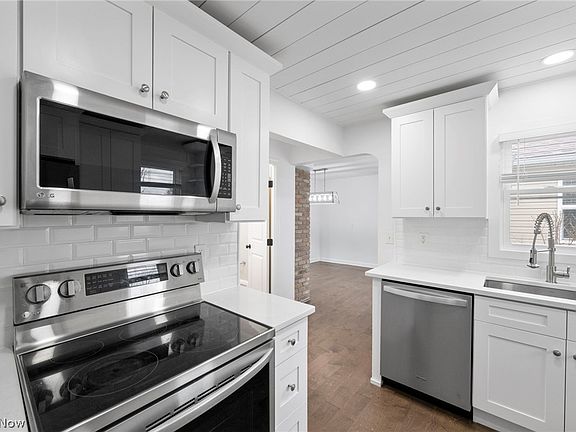 3rd image of 2640 Lost Nation Rd