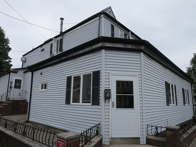 47 Winchester St #1 — Photo 4