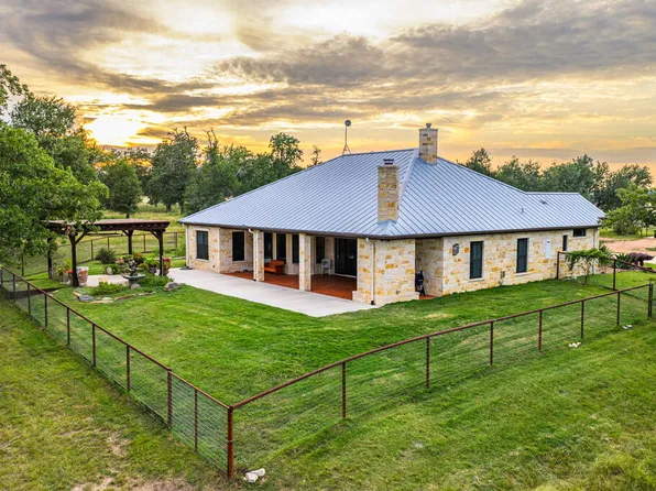 1554 Vintage Oaks Dr, Doss, TX 78618