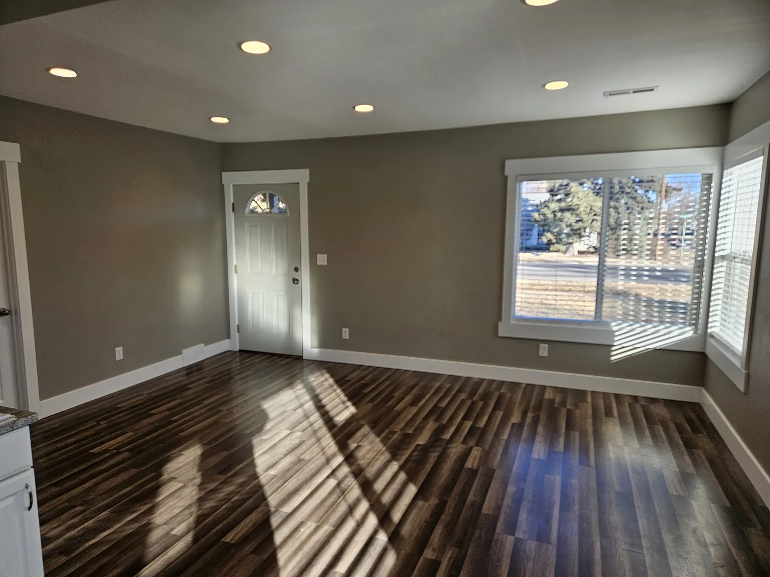 2 bed, 836 sqft, $1,500 — Photo 3
