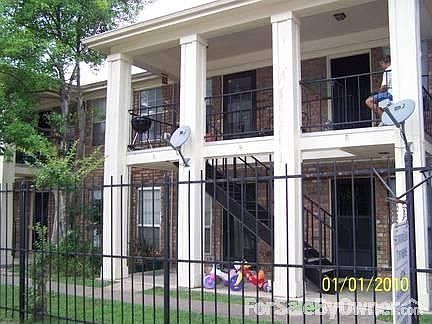 2nd image of 4118 Sherwood Ln APT 17