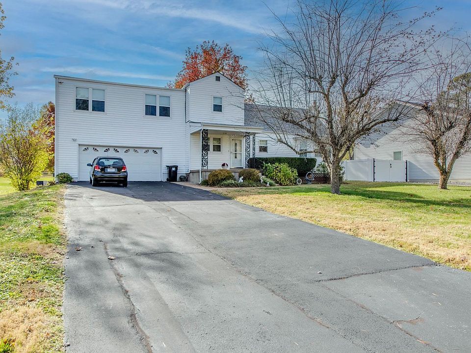 1st image of 904 Poplar Dr