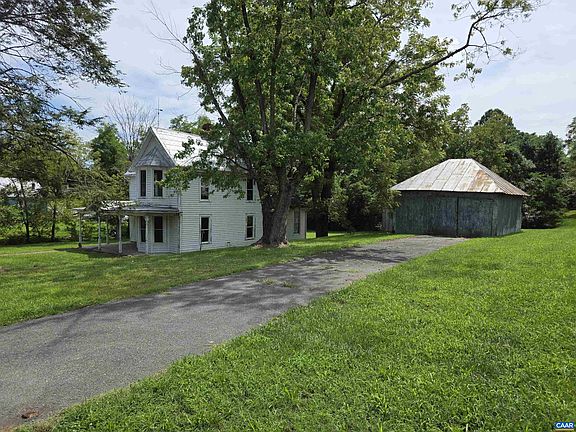 5th image of 276 Main St