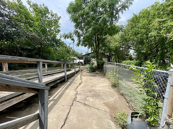 5th image of 939 W THEO AVE