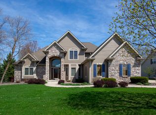 9572 W Prairie Grass Way, Franklin, WI 53132
