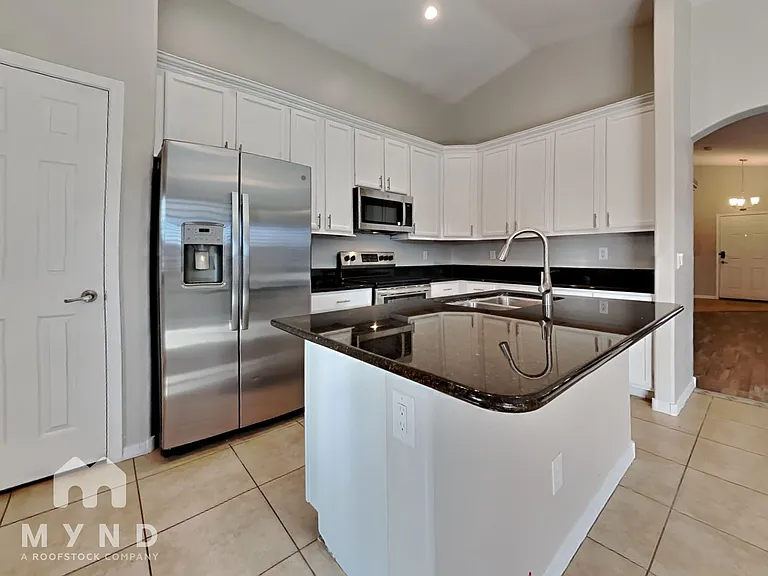 11143 W Mariposa Dr — Photo 2