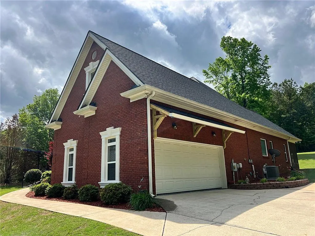 4 bed, 3.0 bath, 2985 sqft, $3,000 — Photo 3