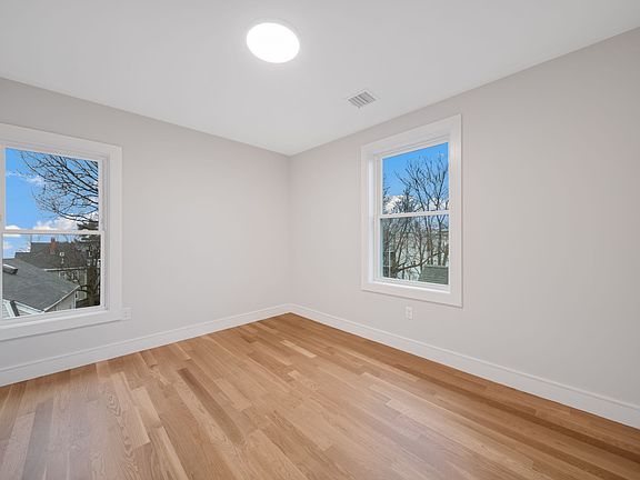 5th image of 9 Wenham St #7