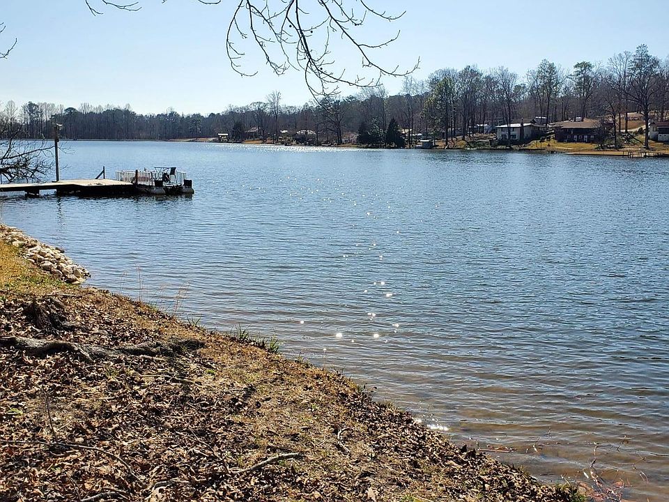 2nd image of 1221 Lake Tate Rd