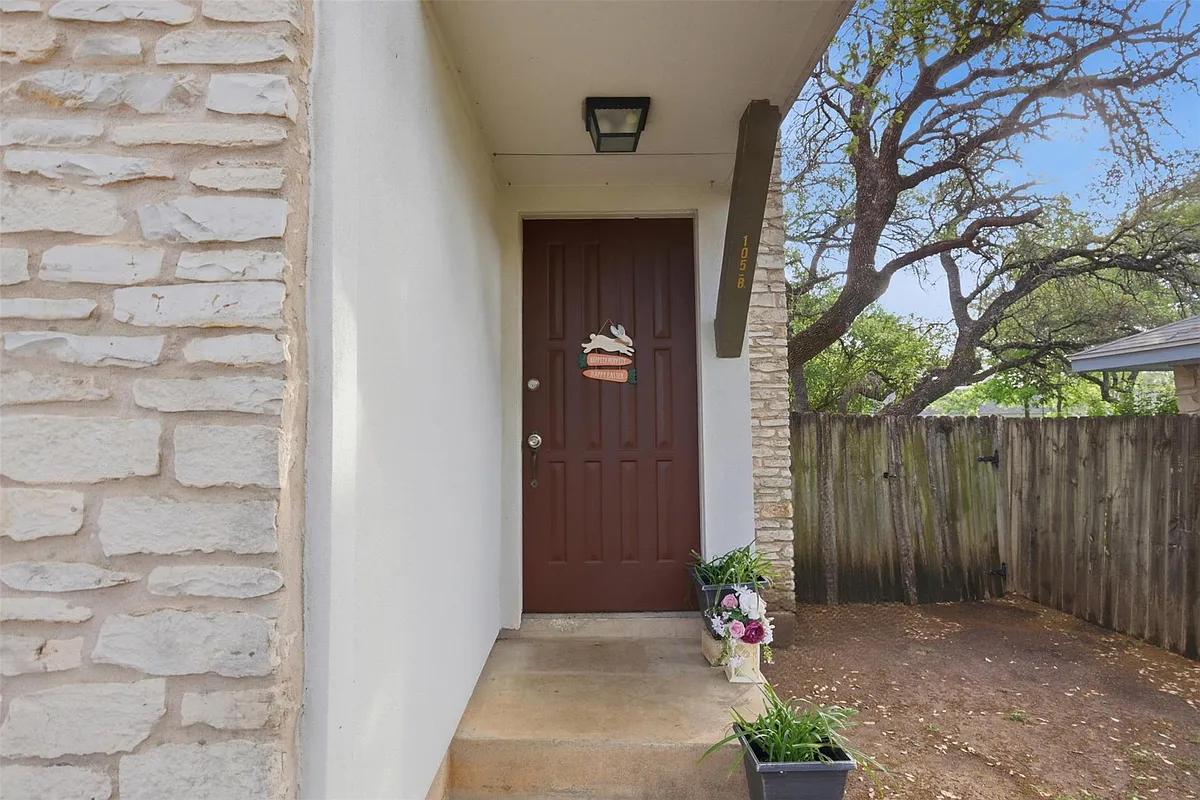 Building Photo - 105 Norwood Dr #B