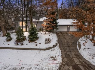 276 Twin Lake Trl, Little Canada, MN 55127