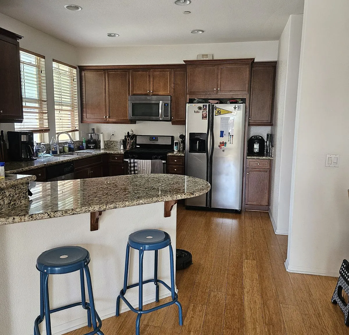 3 bed, 3.5 bath, 1454 sqft, $3,999 — Photo 3