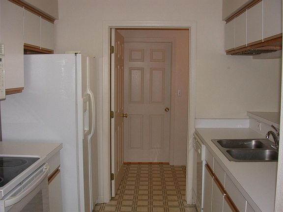 4th image of 1271 Millbrook Trl #100