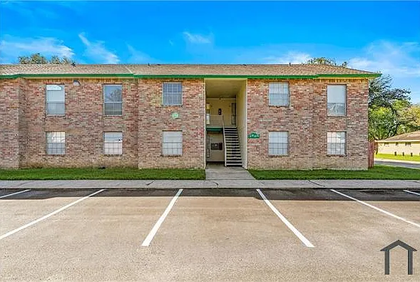 2 bed, 860 sqft, $975 — Photo 2