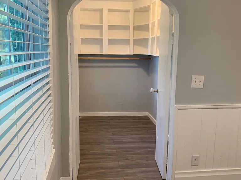 202 W Emma St — Photo 14