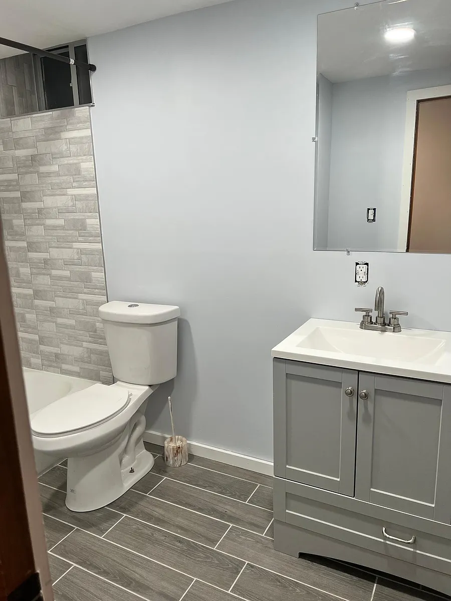 Building Photo - 1563 E 56th St #BASEMENT