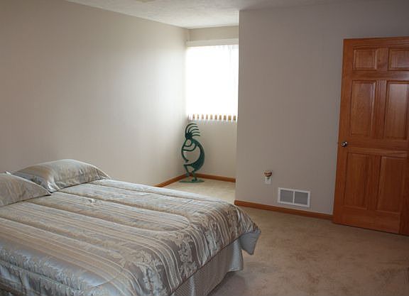 5th image of 835 University Pkwy