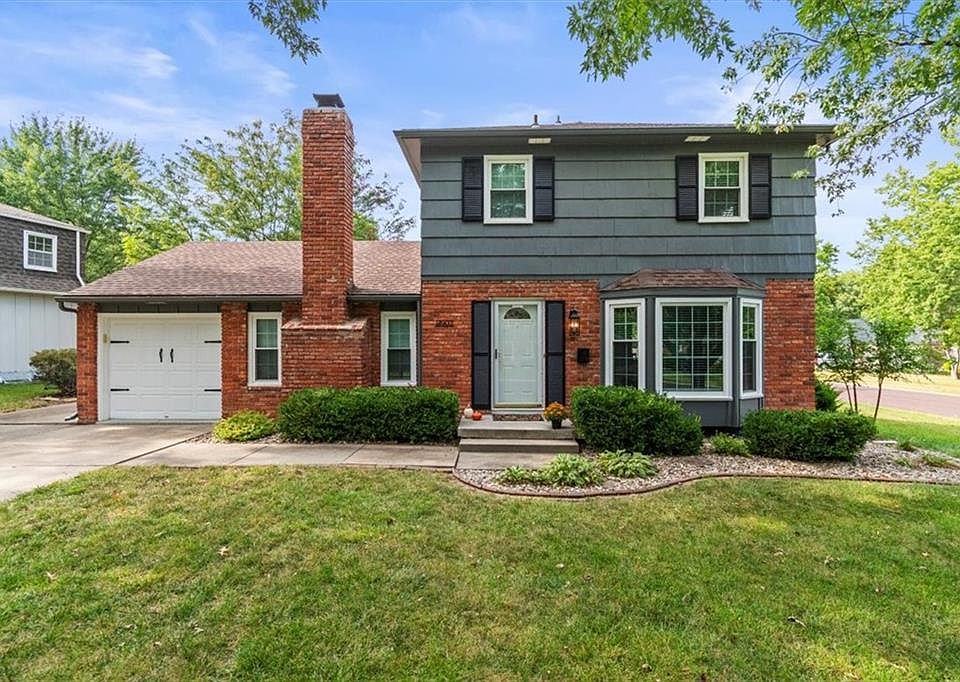 8902 W 97th Ter, Overland Park, KS 66212 | Zillow