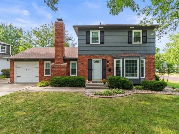 8902 W 97th Ter, Overland Park, KS 66212