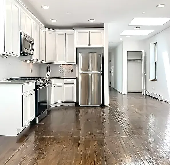 303 E Houston St #5 — Photo 2