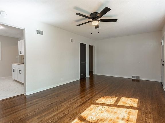 4th image of 7813 Pennsylvania Ave