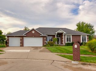 2704 147th St, Urbandale, IA 50323