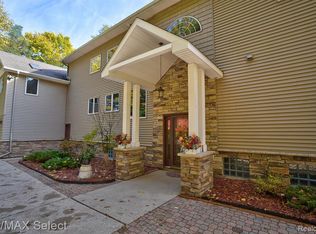 10000 Bennett Lake Rd, Fenton, MI 48430