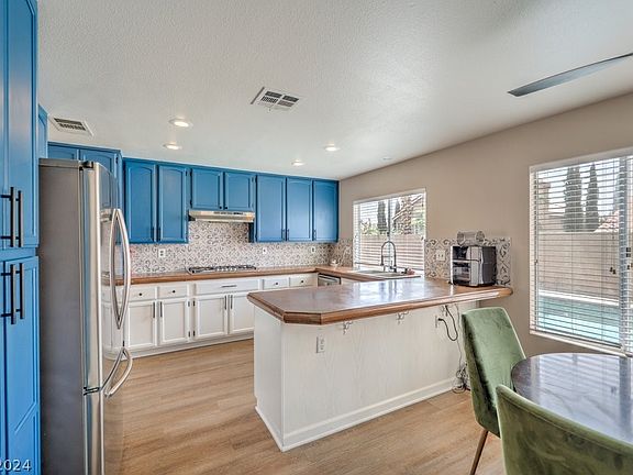 4th image of 8341 Campana Dr