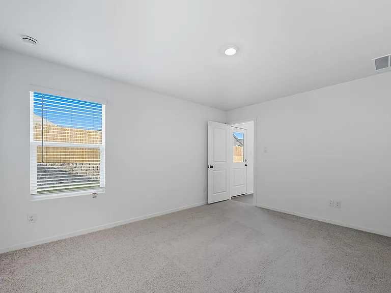 1013 Raintree Rd — Photo 11