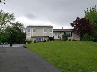 14 Celia Ct, Suffern, NY 10901