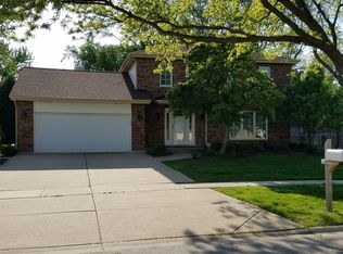 7610 Cambridge Rd, Darien, IL 60561