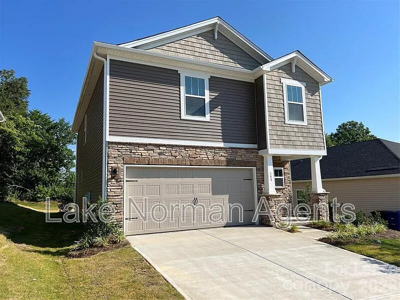 4 bed, 2.5 bath, 1934 sqft, $2,350 — Photo 2