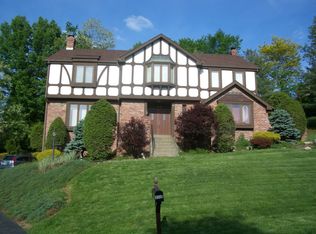1305 Woodlawn Ct, Pittsburgh, PA
