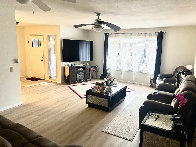 3 bed, 2090 sqft, $1,980 — Photo 4