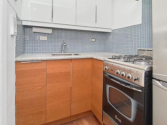 3rd image of 125 E 30th St #3C