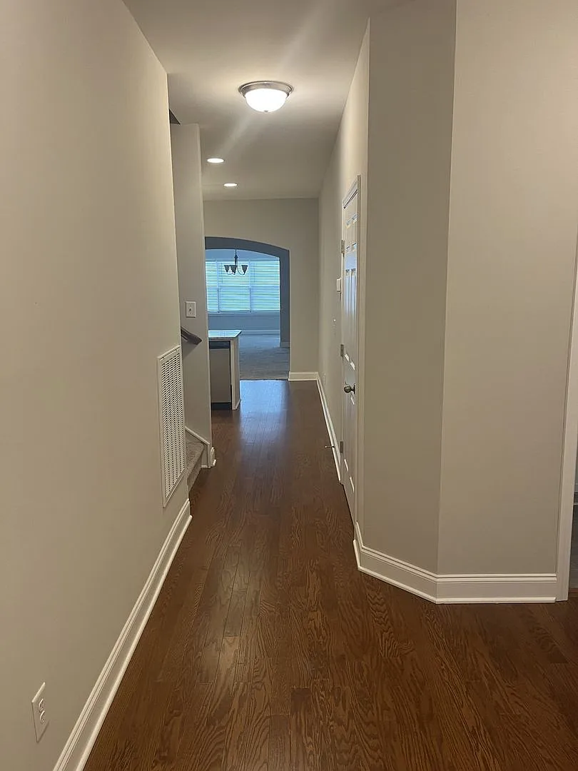 Beautiful Well Appointed Home — Photo 4